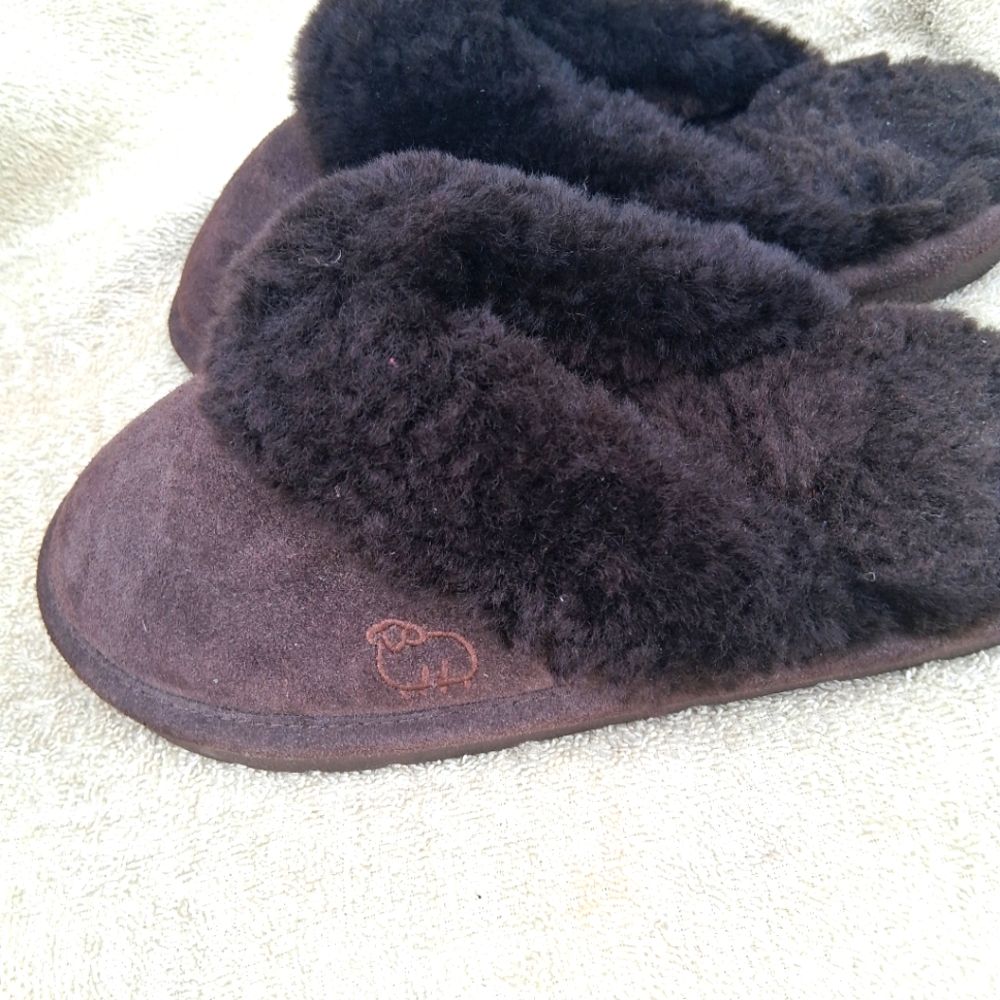 LAMO Sz Large Grey Sheepskin thong Slippers Nw Out Box91/2" Toe Toheel